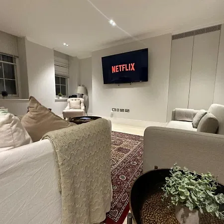 Sg, Chic Covent Garden Apartment